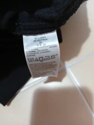 Pantalones vaqueros negros ajustados