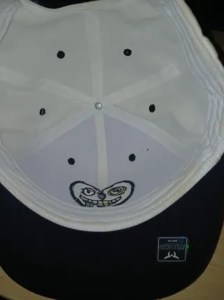 Gorra Muka Blanca y Negra