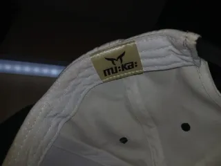 Gorra Muka Blanca y Negra