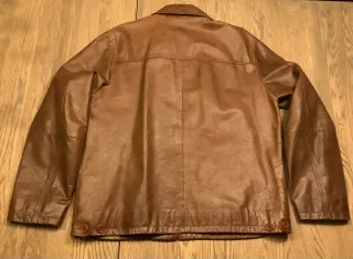 Cazadora de cuero marrón