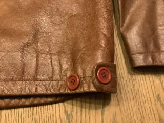 Cazadora de cuero marrón