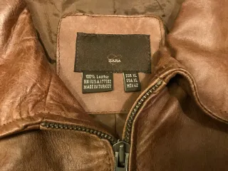 Cazadora de cuero marrón