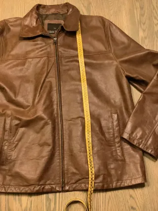 Cazadora de cuero marrón