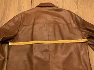 Cazadora de cuero marrón