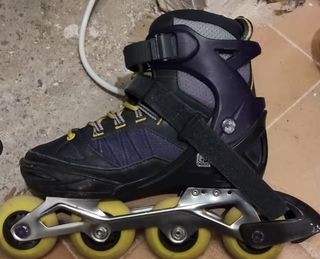 Patines en línea morados y negros