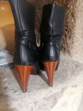 Botines de Piel Suave Negros y Marrones
