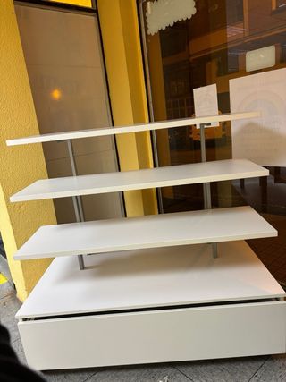 Estantería con ruedas y cajones