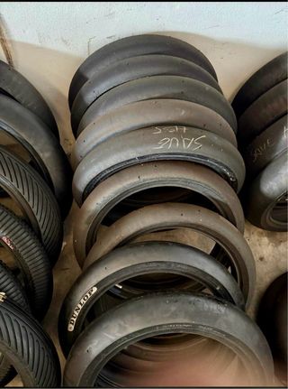 Dunlop y Pirelli Slicks Moto3