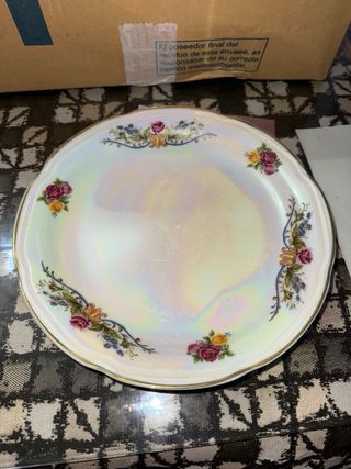 Taza y platillo de cerámica floral