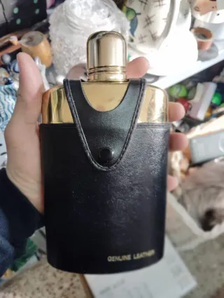 Botellón de cuero genuino dorado