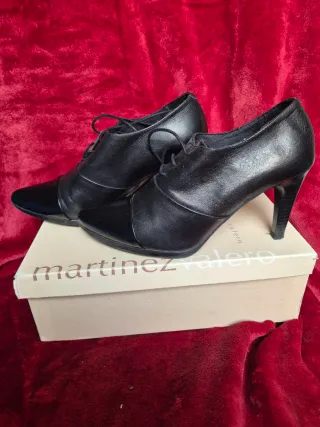 Varios Zapatos de tacón abotinados para mujer