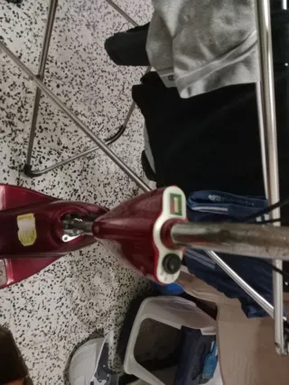 Patinete eléctrico rojo