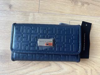 Lote 4 Carteras Guess y Tommy Hilfiger