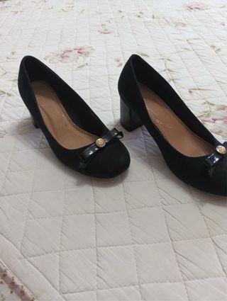 Zapatos de tacón negros para mujer