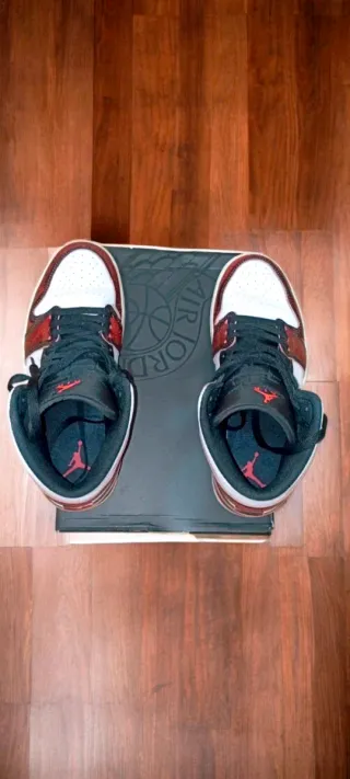 Jordan 1 Mid Wear-Away Taglia 42 uomo/donna