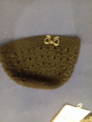 Gorro negro con lazo