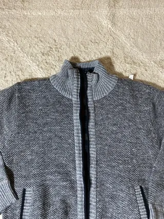 Jersey Julepee gris cremallera cuello alto