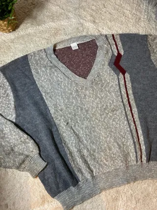 Jersey Lana Vintage Cuello Pico Gris y Rojo