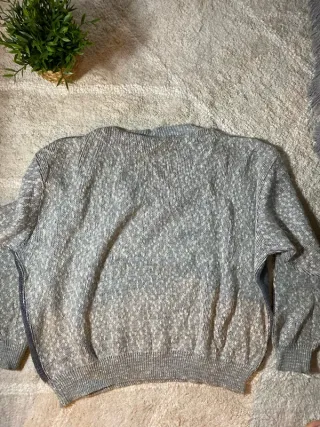 Jersey Lana Vintage Cuello Pico Gris y Rojo