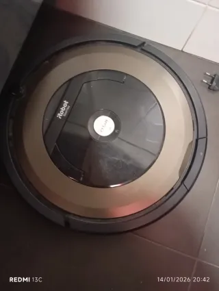 Robot aspirador Roomba y cargador