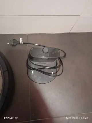 Robot aspirador Roomba y cargador