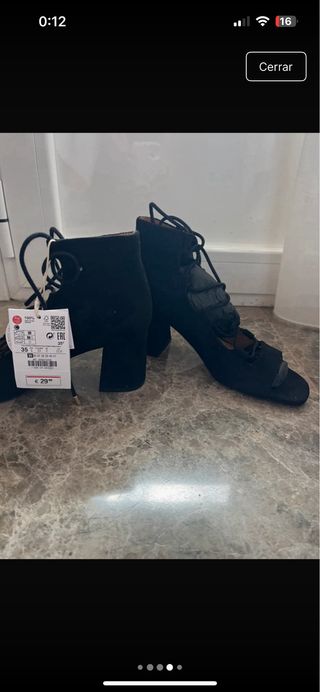 Tacones Stradivarius negros con cordones