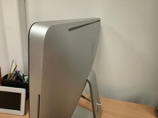 IMAC 21.5 ̈ 2011 + TECLADO Y RATON INALAMBRICOS