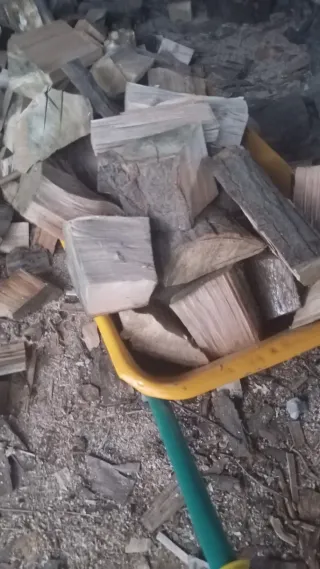 Sacchi di legna tagliata (25 kg)