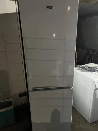 Nevera Beko blanca