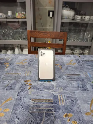 Caja iPhone 11 Pro Max plata