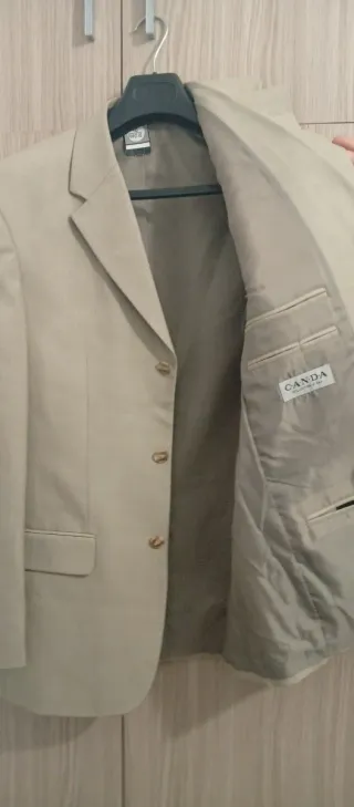 Traje de caballero beige nuevo