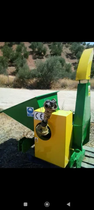 Picadora de leña manual con chimenea