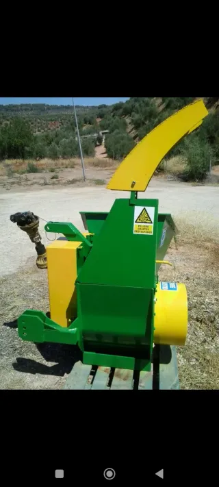 Picadora de leña manual con chimenea