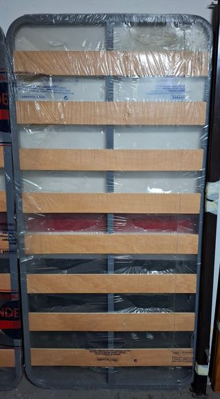 CAMA DE 90 + SOMIER + MESITA DE NOCHE