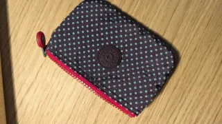 Monedero Kipling lunares morado y turquesa