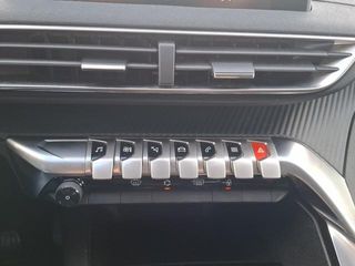 Peugeot 3008 PureTech 130 SANDS Active 96 kW (130 CV)
