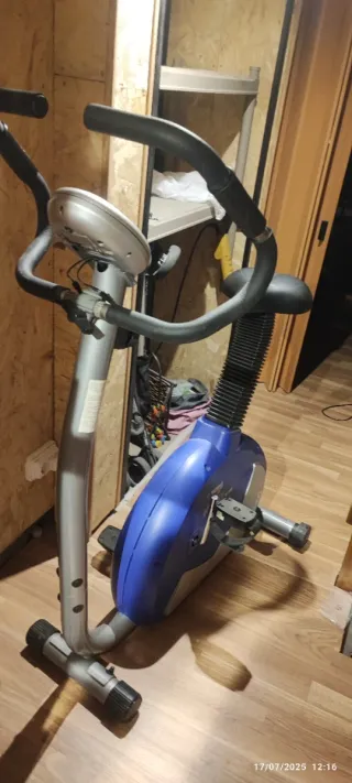 Bici Estática Azul y Negra