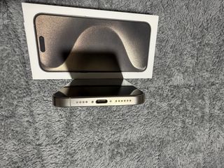 iPhone 15 Pro Max GRIS ESPACIAL