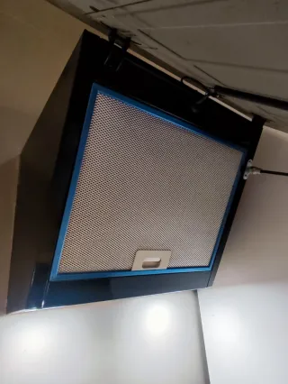 Campana Extractora con Filtro de Carbón Activo