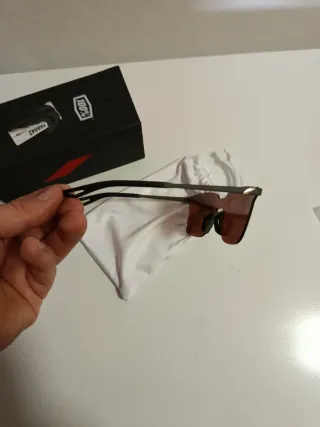 Occhiali 100% marroni