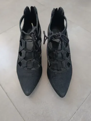Zapatos de tacón negros, yo los usé para baile