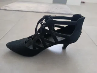 Zapatos de tacón negros, yo los usé para baile