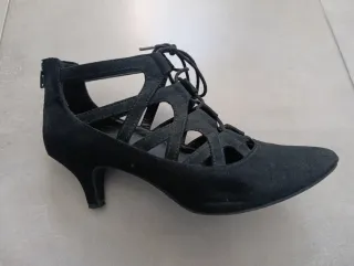 Zapatos de tacón negros, yo los usé para baile