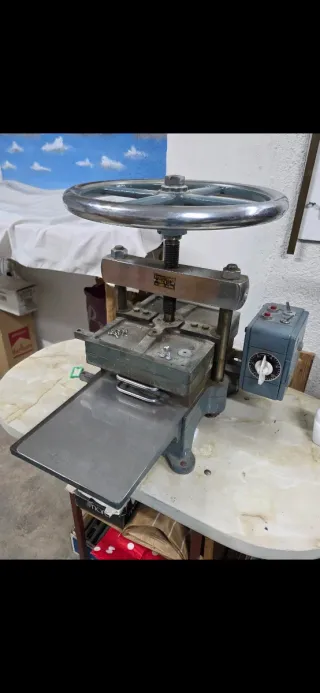 Chivalete metálico de imprenta, Prensa Sellos.