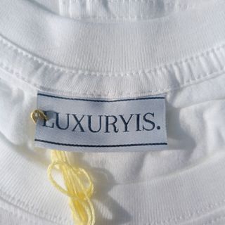 T-shirt "LUXURYIS." – 100% Cotone (140g)