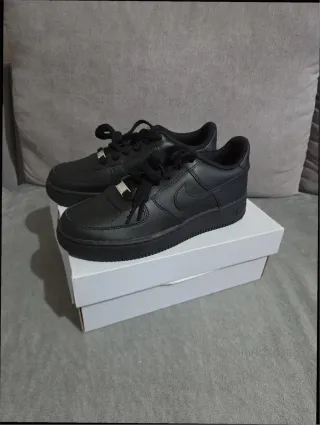 Nike Air Force 1 Talla 42.5 Negro