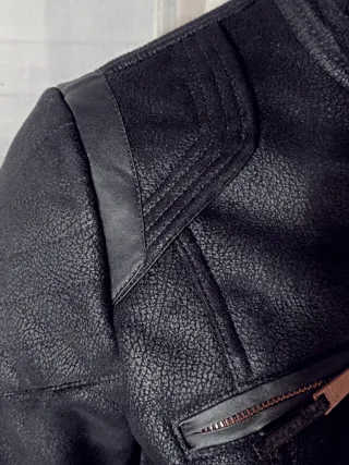 Chaqueta Bershka negra Talla S