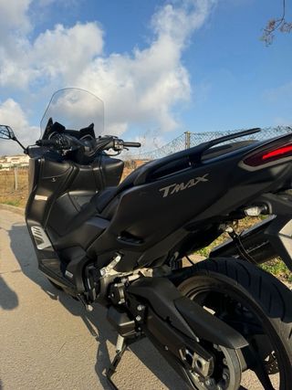 Yamaha TMAX 560cc Negra 2021 27,500km