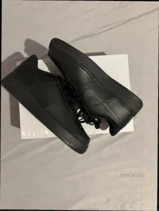 Nike Air Force 1 Talla 37.5 Negro