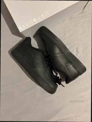 Nike Air Force 1 Talla 37.5 Negro